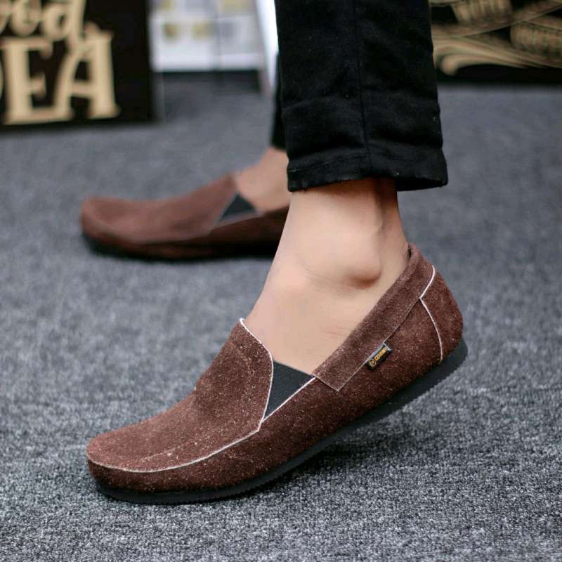 Sepatu Slip On Pria Kulit Suede Lembut Casual Santai Traveling Kerja