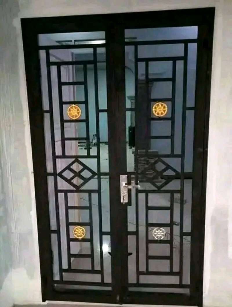 Teralis Pintu double atau yang dibilang pintu kupu-kupu