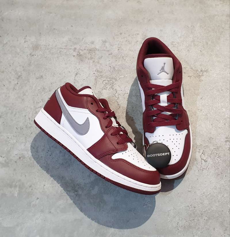 Nike jordan maroon top