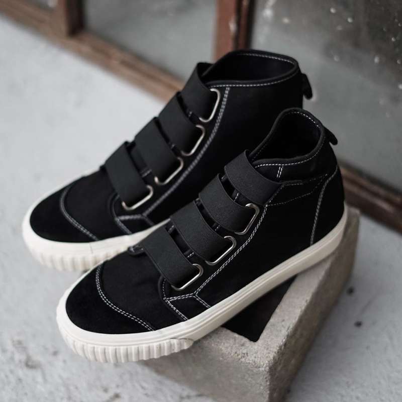 sepatu sneakers boot