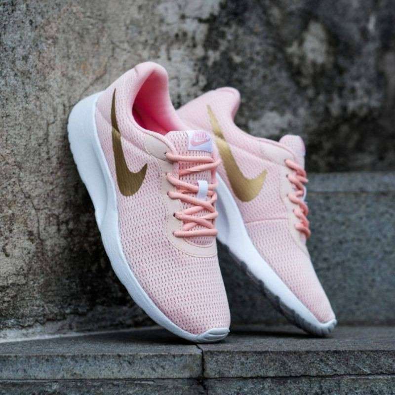 nike tanjun peach