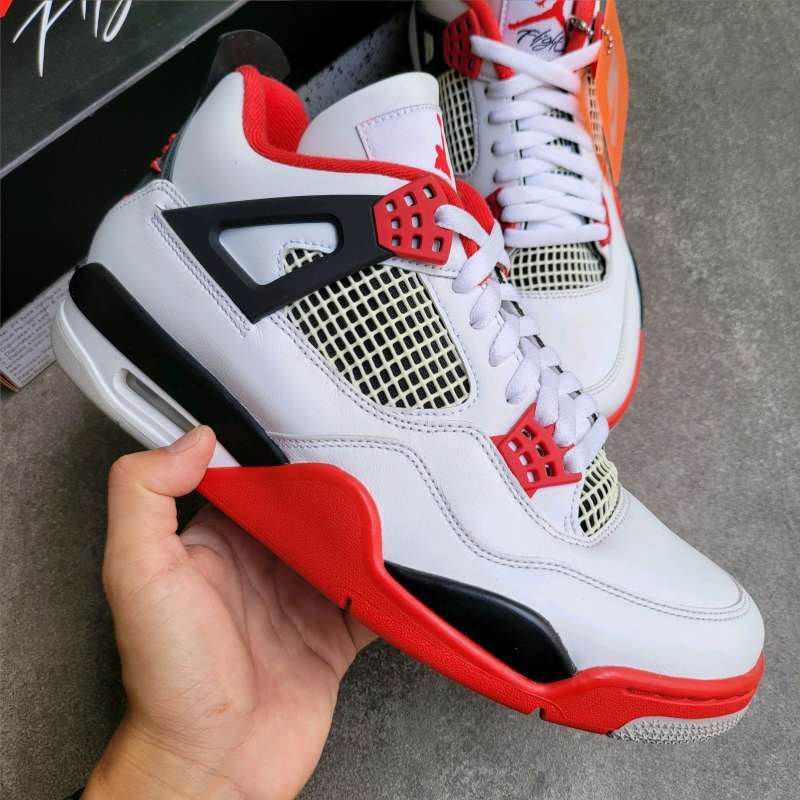 Air Jordan Retro Fire Red (2020)