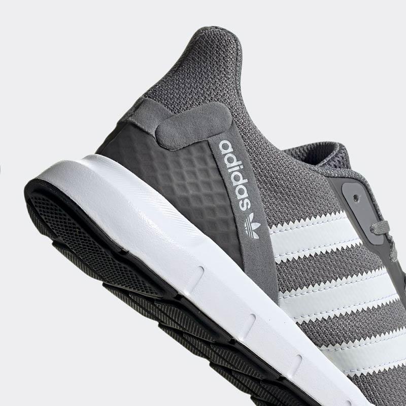 Jual adidas Originals Swift Run Sepatu 