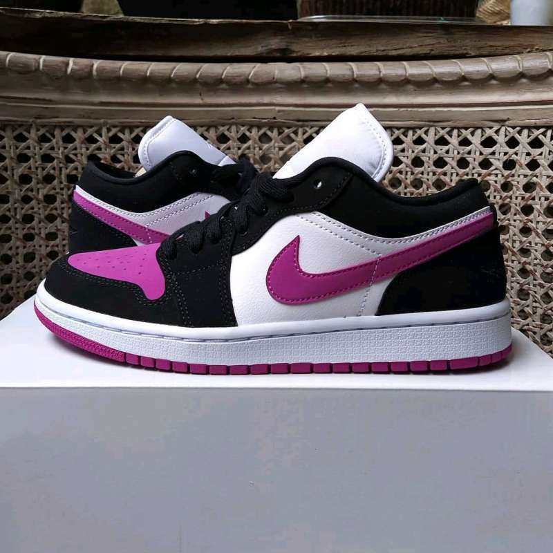 Promo Nike Air Jordan 1 Low Black Cactus Flower - Ungu 42.5 di Seller RGA  SPORT - Kab. Purbalingga, Jawa Tengah | Blibli