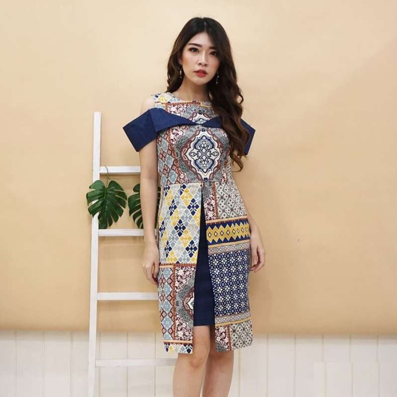 Jual Jo Nic Florence Bsc Dress Batik Modern Wanita Sabrina Peplum Online April 2021 Blibli Gaun batik adalah busana wajib bagi wanita karir terutama yang bekerja disebuah instansi atau kantor pemerintah, karena ada beberapa hari dimana. jo nic florence bsc dress batik modern wanita sabrina peplum