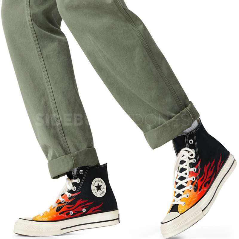 sepatu converse flame
