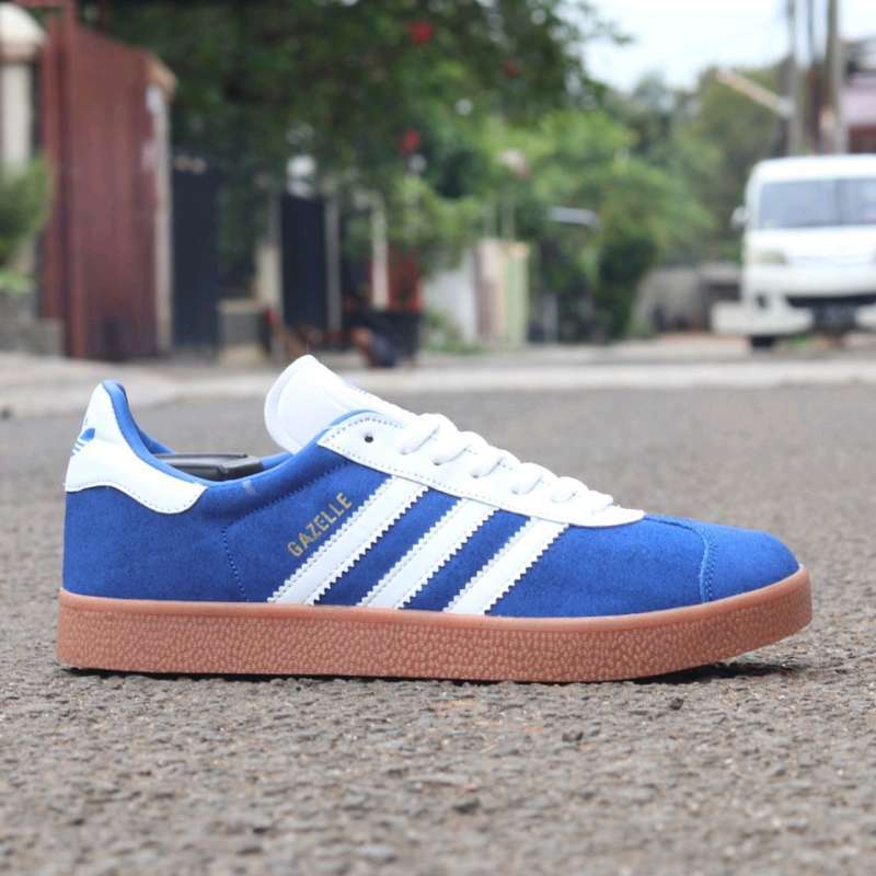 white on white adidas gazelle