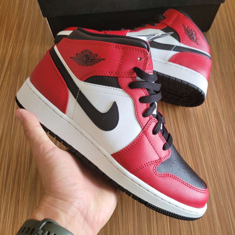 White Jordan Mid Chicago Bred Air Jordan Mid Chicago Black Toe (GS