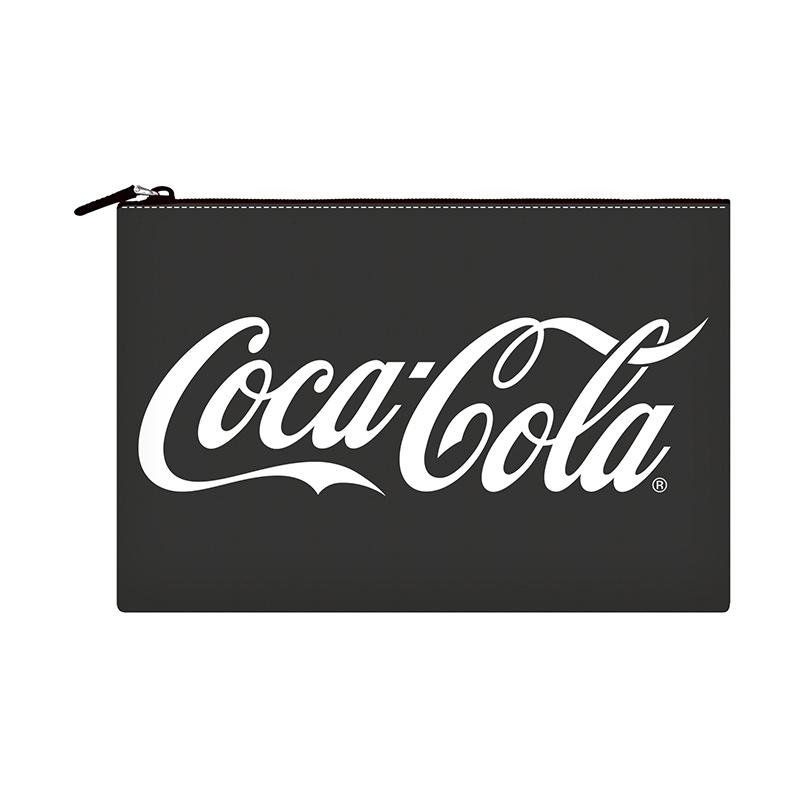 Jual Coca Cola Can Minuman Bersoda 330 Ml 4 Pcs Piattos Snack Kentang Rasa Sapi Panggang 80 G 2 Pcs Free Coca Cola Pouch Black Online September 2020 Blibli Com
