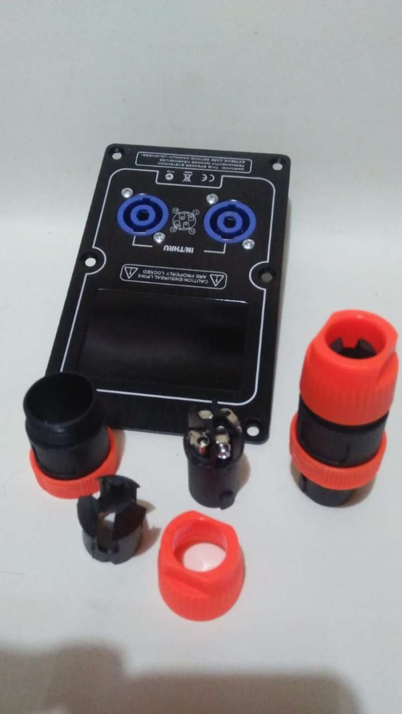 Plat speakon clearance