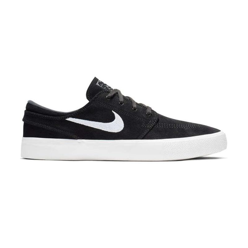 nike sb zoom stefan janoski trainers in black