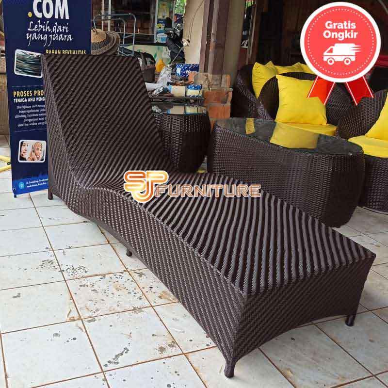 Jual Anyaman Liris Sun Lounger Kursi Santai Kolam Renang Rotan Sintetis Mewah Elegan Rangka Besi Online Februari 2021 Blibli Rangka dari besi yang kuat dan di cat dari powder coating jadi ga gampang baret dan rusak. anyaman liris sun lounger kursi santai kolam renang rotan sintetis mewah elegan rangka besi