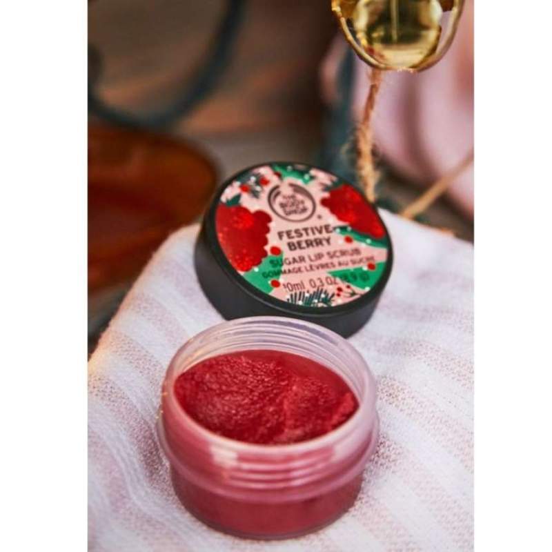 Jual Recommended The Body Shop Festive Berry Sugar Lip Scrub Online April 2021 Blibli