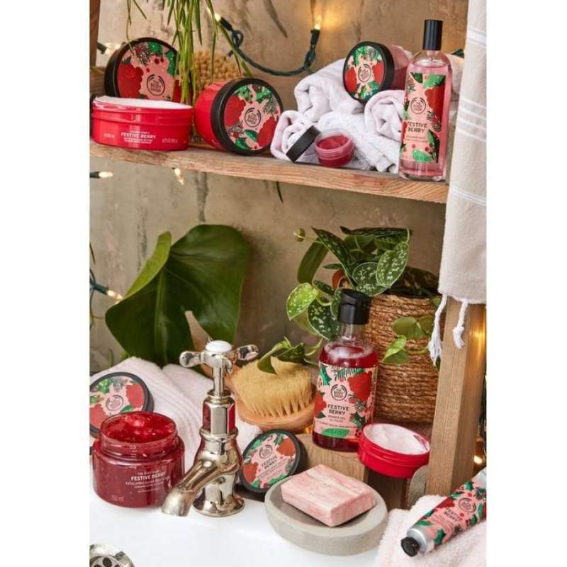 Jual Recommended The Body Shop Festive Berry Sugar Lip Scrub Online April 2021 Blibli