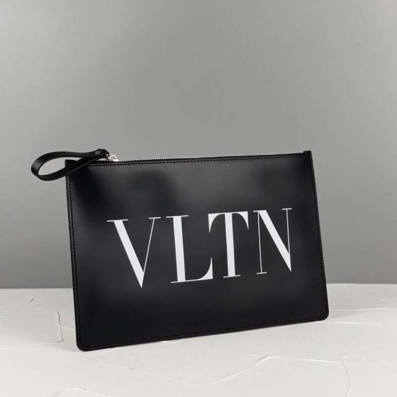 Valentino clutch VLTN
