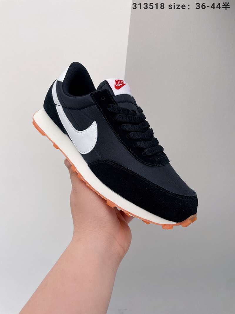 nike daybreak 44