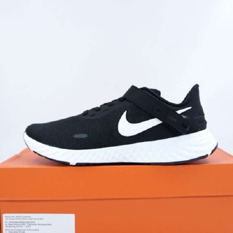 Sepatu Running/Lari Nike Revolution 5 