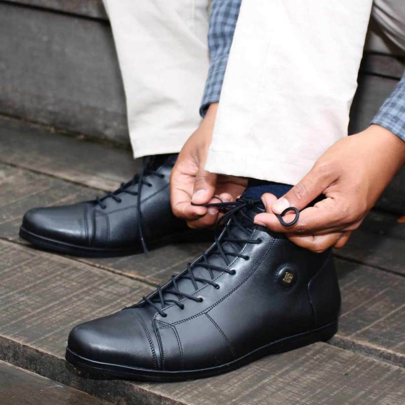 Jual Sepatu Boots Pria Trendy Casual Kulit Asli Boston Haido Hitam Murah September 2020 Blibli Com