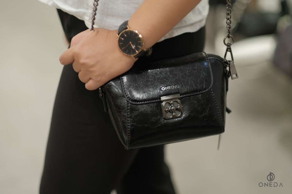 Carvela sales ola bag