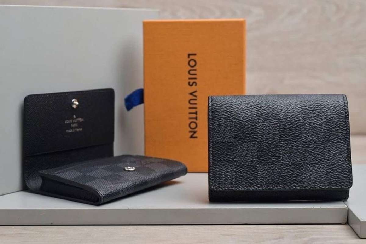 Jual Louis Vuitton CARD HOLDER VISITE ENVELOPE WALLET DAMIER GRAPHITE di  Seller Brandluxid - Kedung Baruk, Kota Surabaya