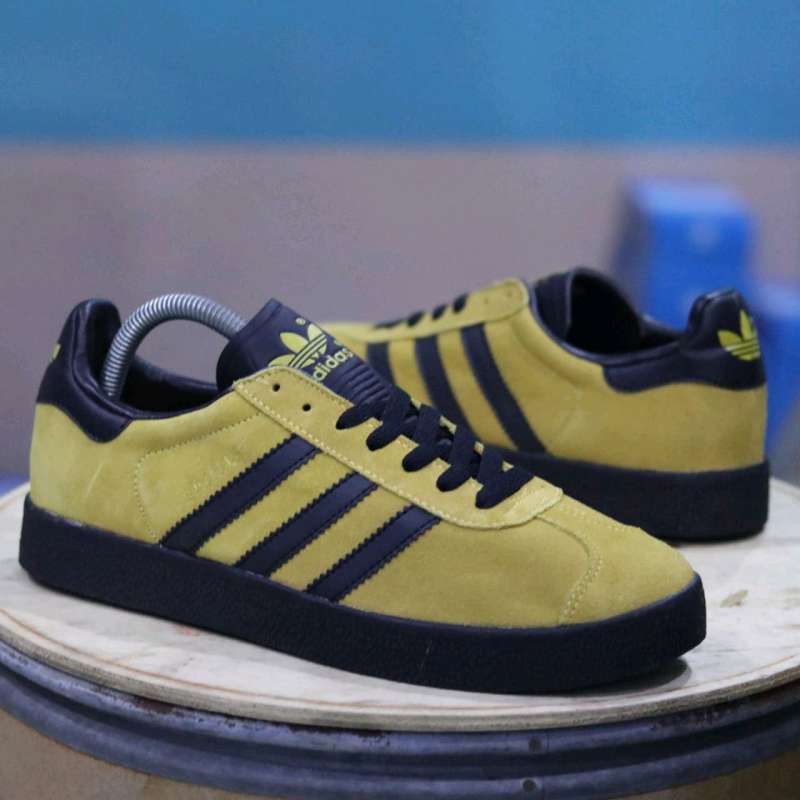 adidas gazelle black and yellow