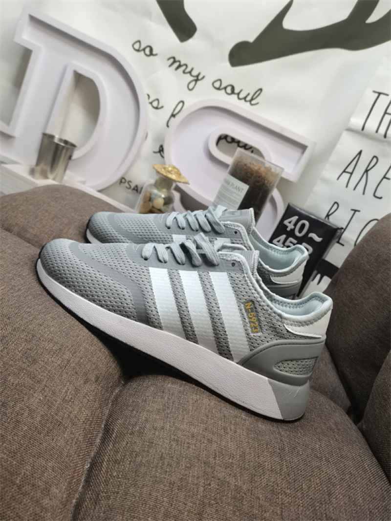 Adidas aq15 top