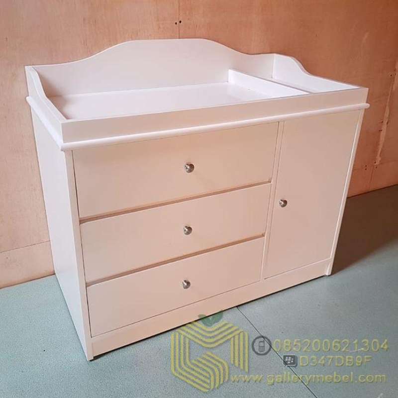 Changing table untuk bayi new arrivals