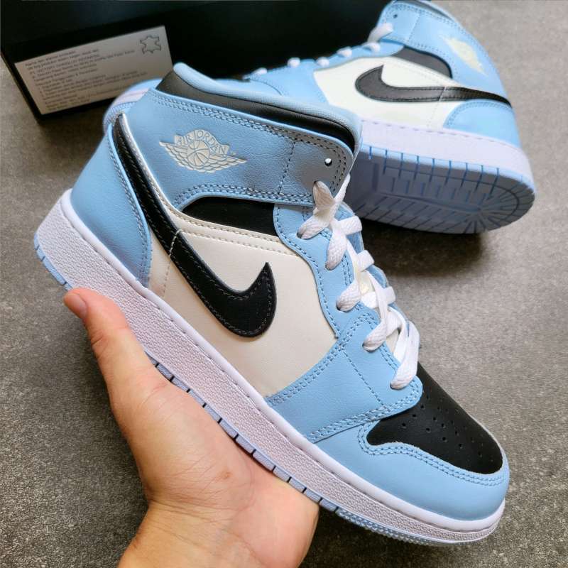 Sepatu Nike Jordan Mid Se Blue And White Air Jordan Mid Ice Blue (GS)