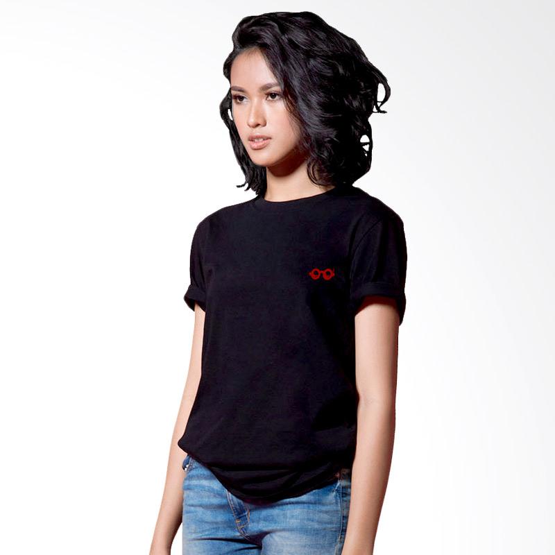 Arez Co The Team Woman T-shirt Kaos Wanita - Black Extra diskon 7% setiap hari Extra diskon 5% setiap hari Citibank – lebih hemat 10%