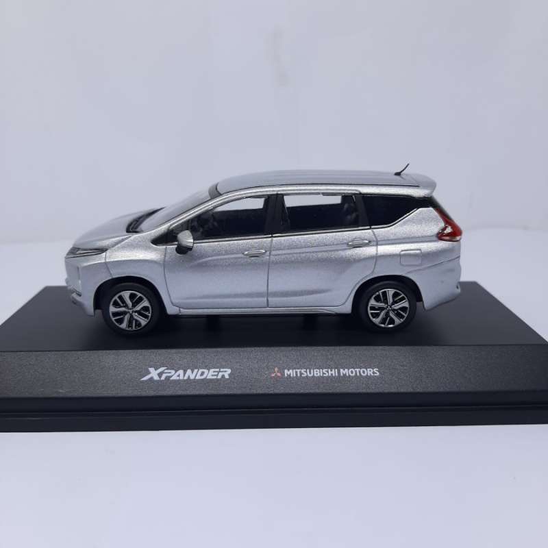 Tomica xpander shop