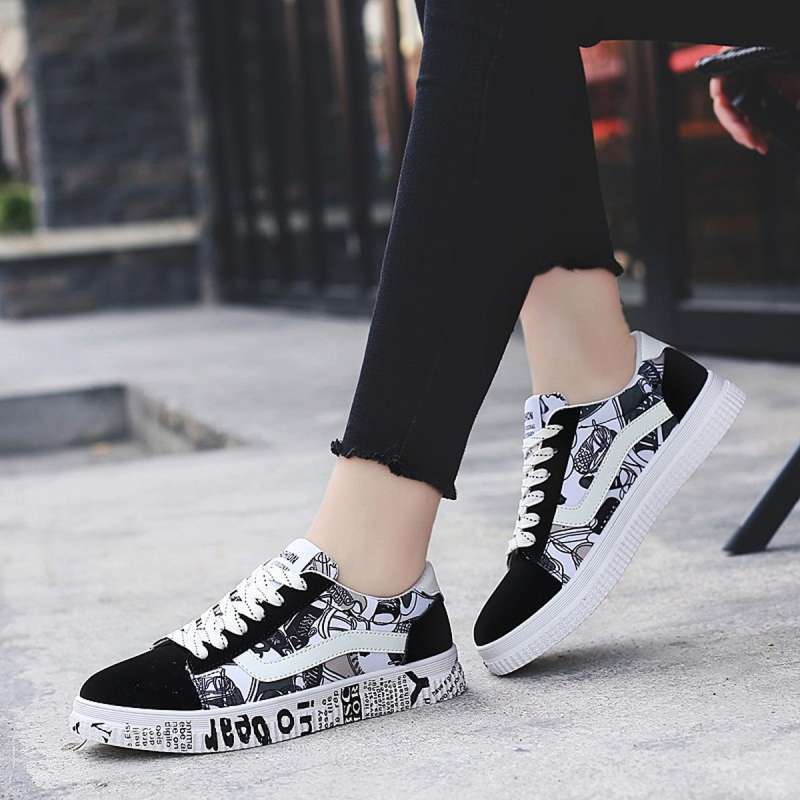 sports canvas shoes