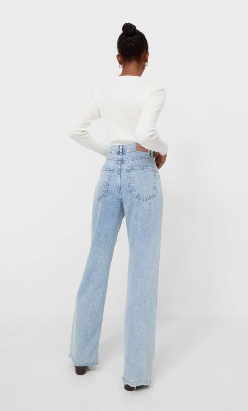 Straight fit jeans with asymmetric 