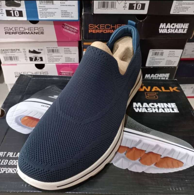 SEPATU SLIP ON PRIA SKECHERS GO WALK 5 