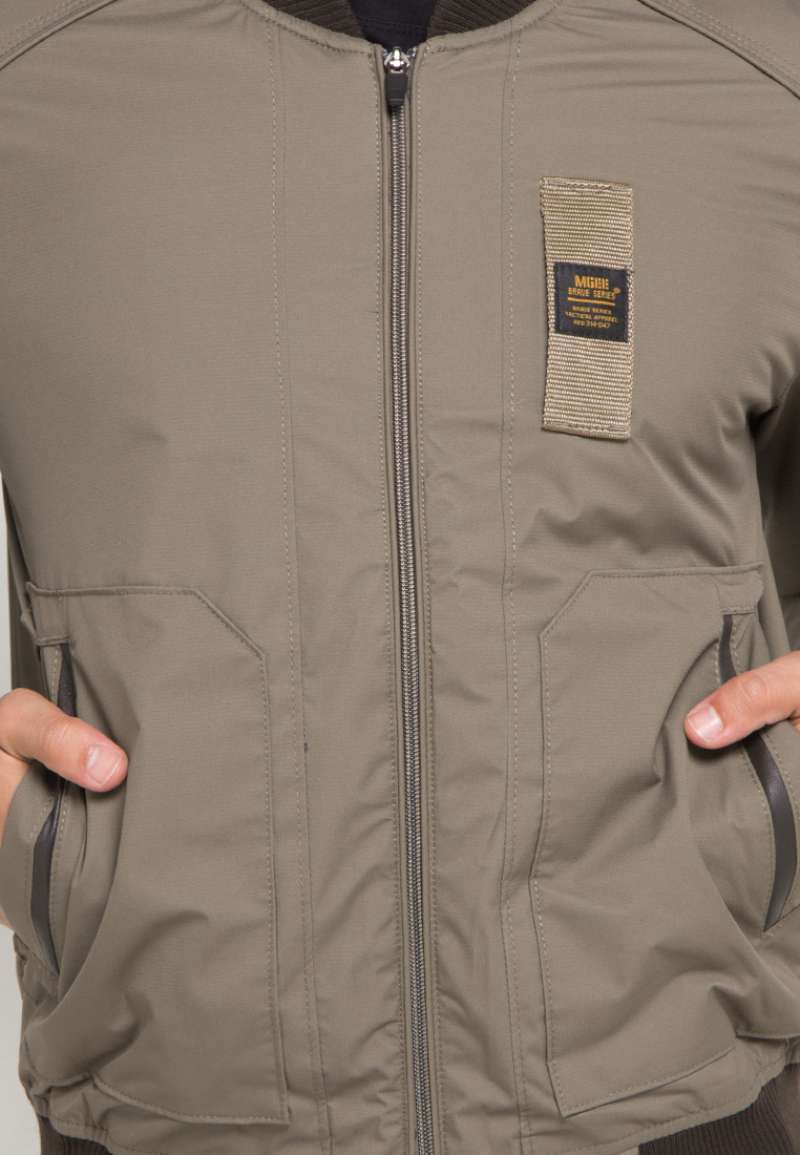 Jual Jaket Bomber Pria Brand Mgee 3451c Original Colin 007 Green Dan Brown Online Oktober 2020 Blibli Com