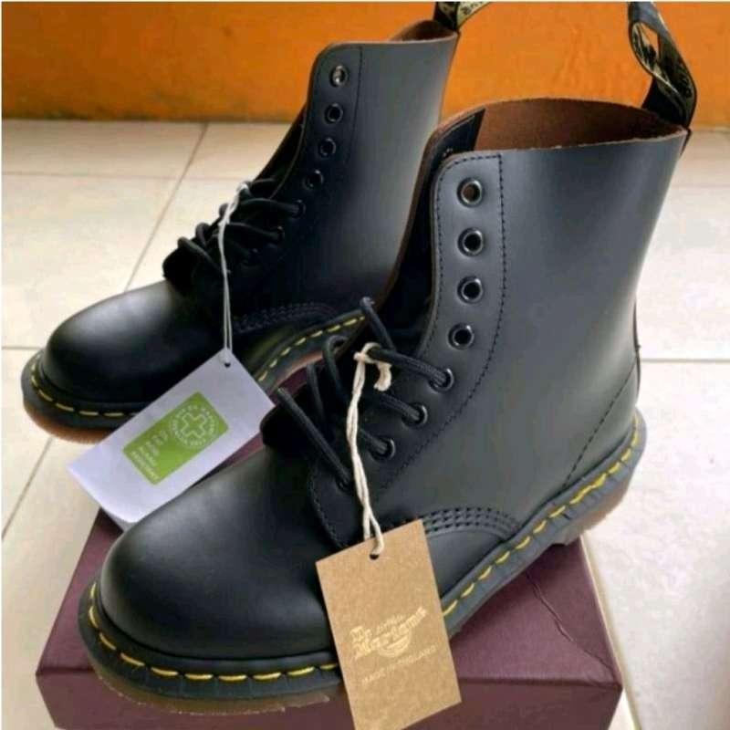 Harga sepatu boots dr martens original hotsell