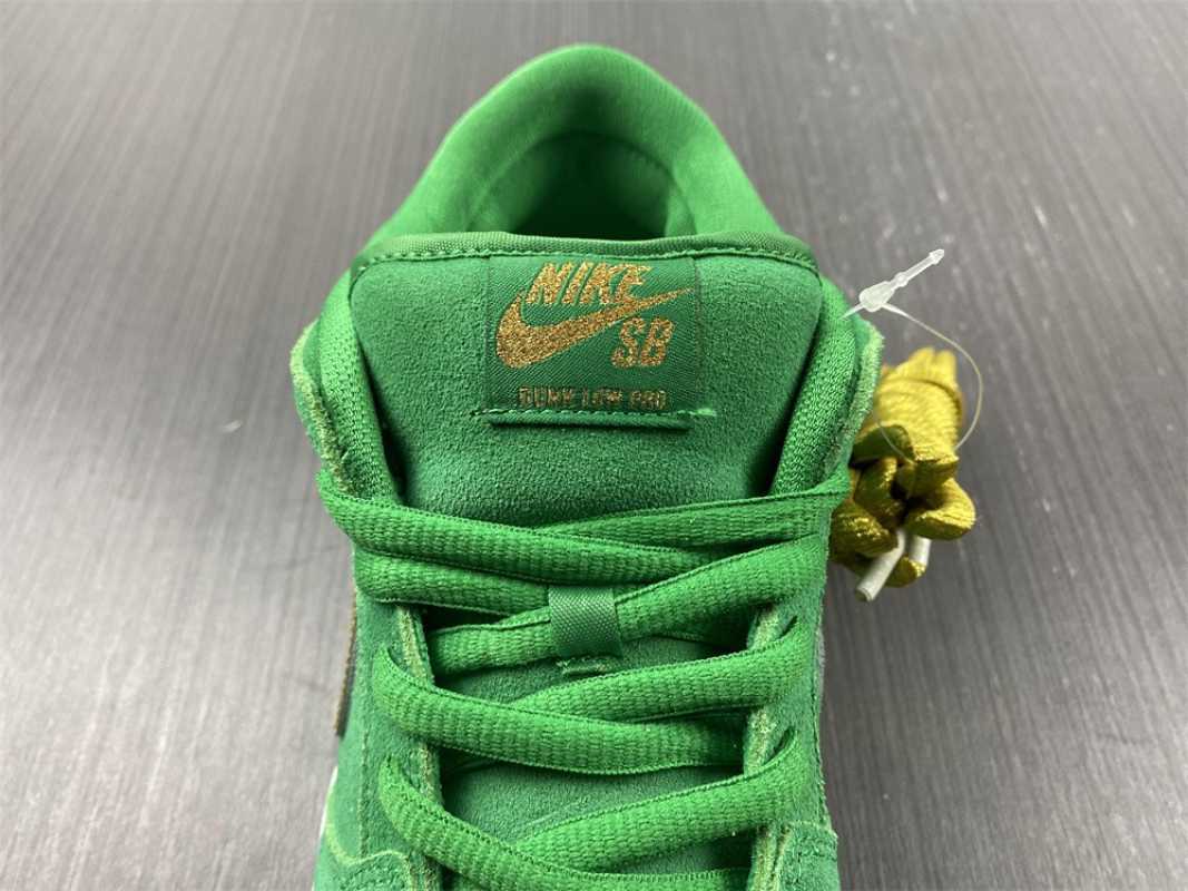 grinch nike dunks