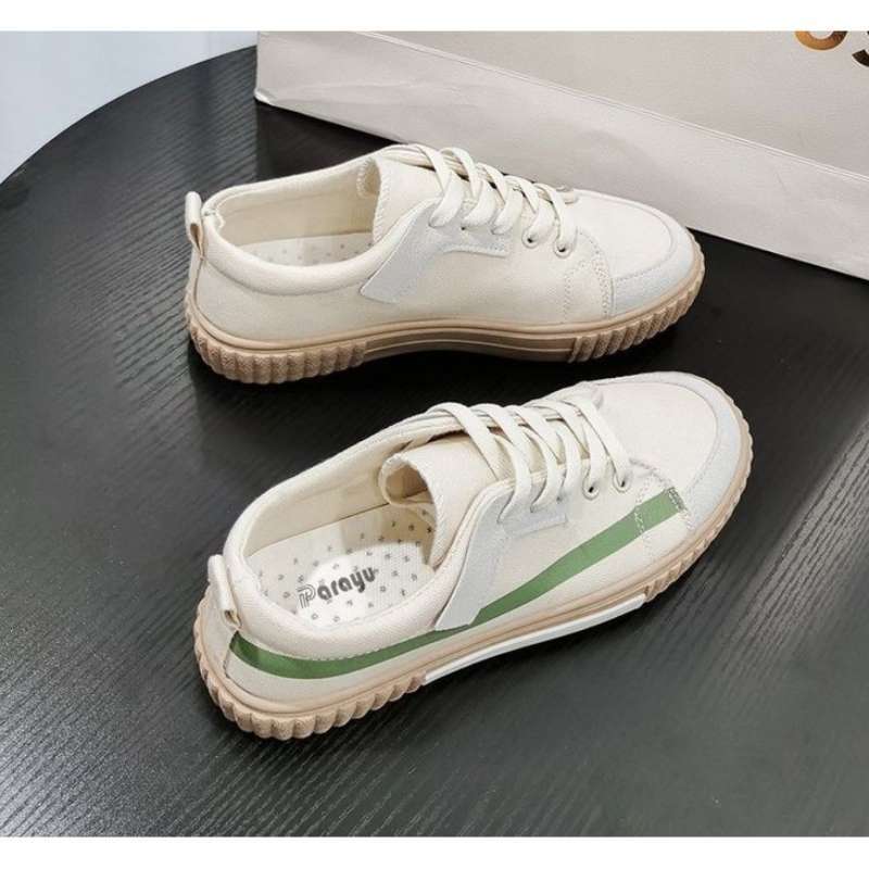 casual flat sneakers
