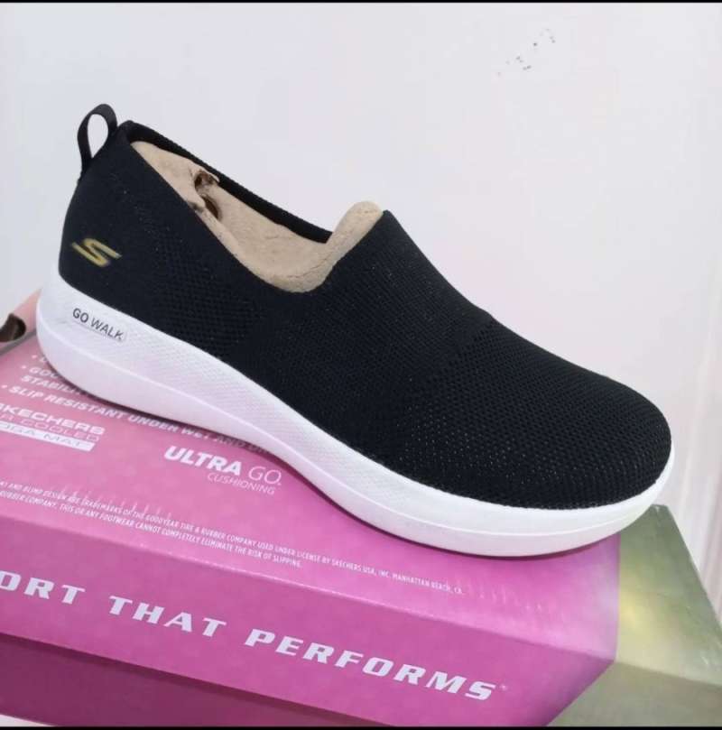 Sepatu slip on wanita skechers hotsell