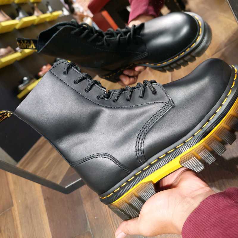 Sepatu docmart 2025 dr martens