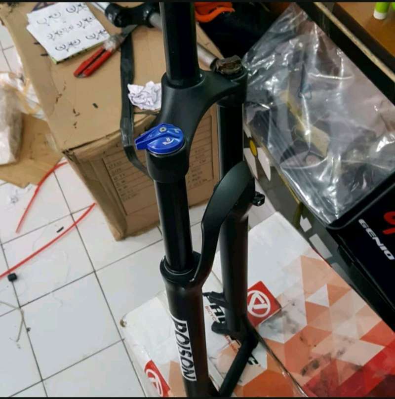 Jual fork 26 poison travel 120 black stanchion lock di Seller
