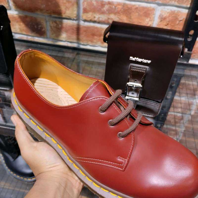 Dr martens deals cherry red 38