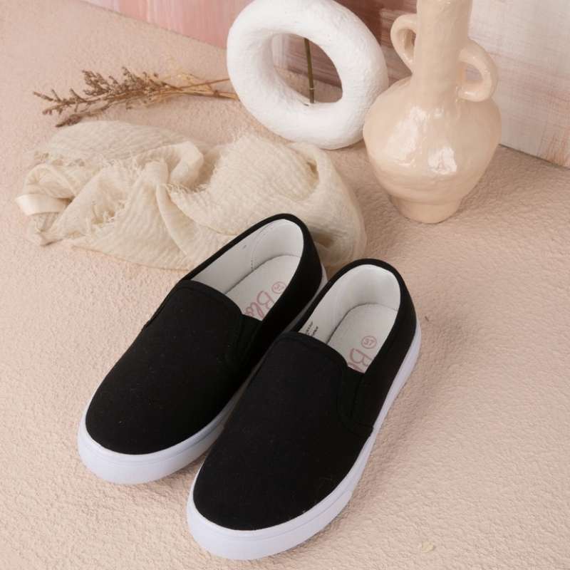 Sneakers slip on wanita top