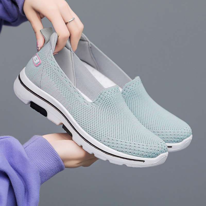 Sepatu slip on best sale terbaik