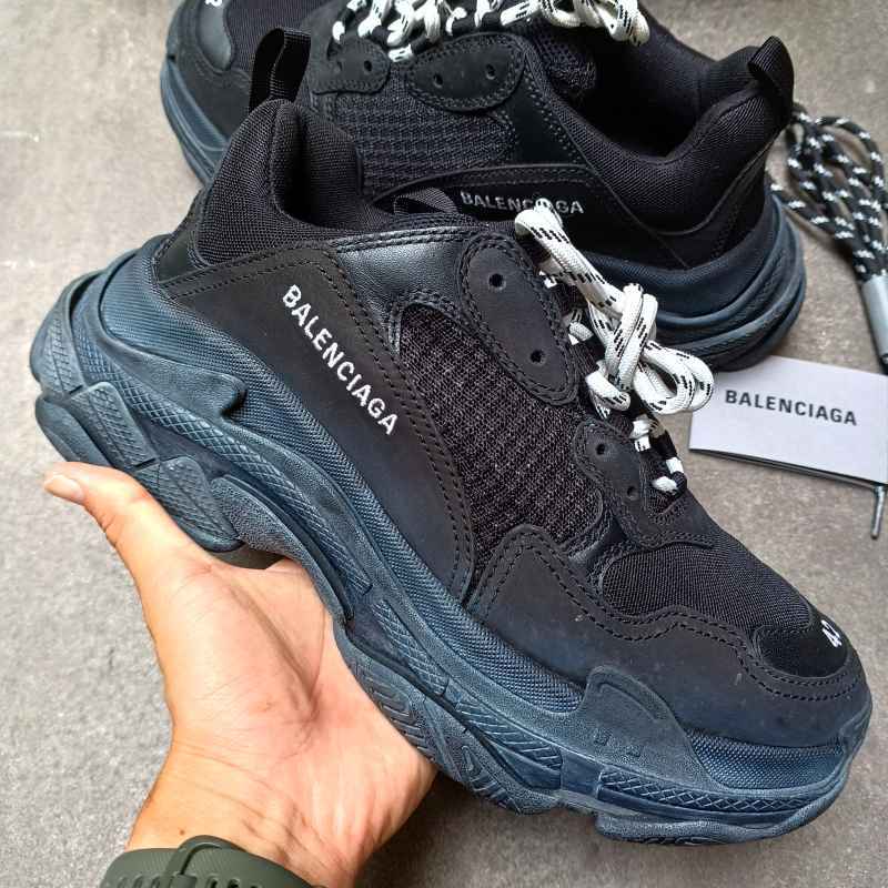 Harga balenciaga triple shop s black
