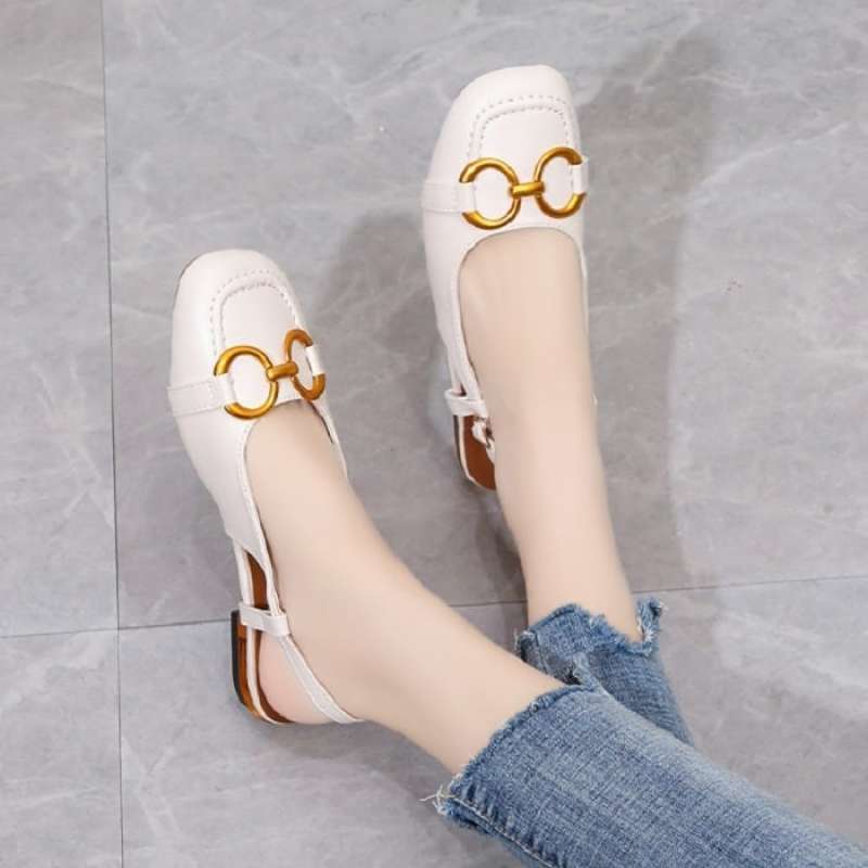 Sandal flat wanita branded 2025