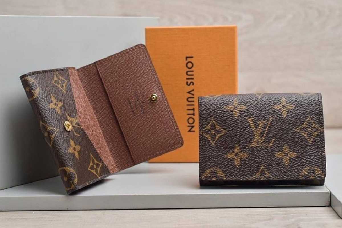 Jual Louis Vuitton CARD HOLDER VISITE ENVELOPE WALLET MONOGRAM di Seller  Brandluxid - Kedung Baruk, Kota Surabaya