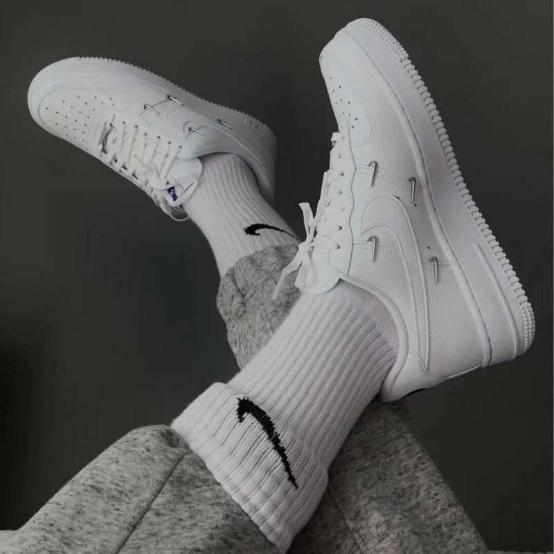af1 with white socks