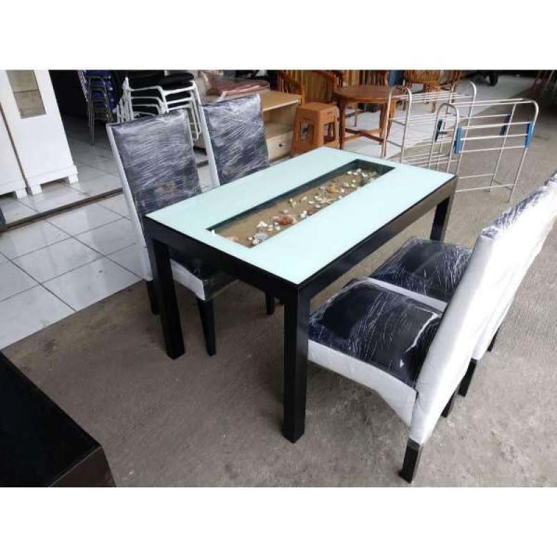 Jual Meja Makan Minimalis Meja Makan Kerang Meja Makan Kayu Meja Makan Kaca Meja Makan 4 Kursi Free Ongkir Jabodetabek Online April 2021 Blibli Meja kaca adalah salah satu yang bisa digunakan dekorasi ruangan untuk menghiasi ruang tamu rumah minimalis, anda bisa melihat di bagian tengah ruang tamu, bisa anda letakkan meja kaca minimalis yang pada umumnya sudah banyak orang yang menggunakannya. meja makan minimalis meja makan kerang meja makan kayu meja makan kaca meja makan 4 kursi free ongkir jabodetabek