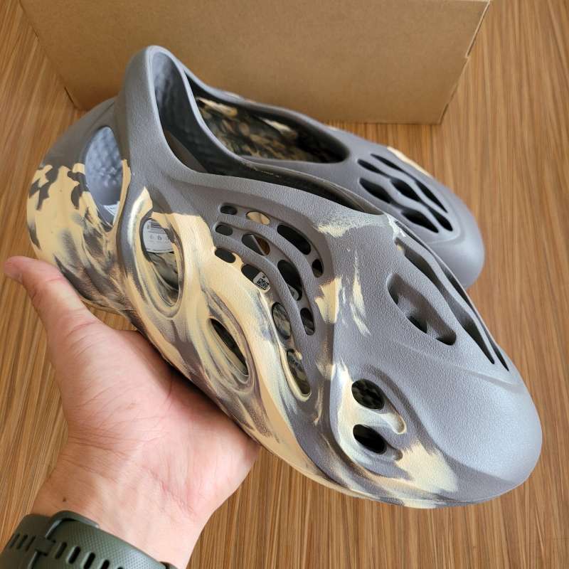 Jual Yeezy Foam Runner RNNR MXT Moon Gray Grey || sand desert ararat bone  di Seller Forbs - Kebon Sirih, Kota Jakarta Pusat | Blibli