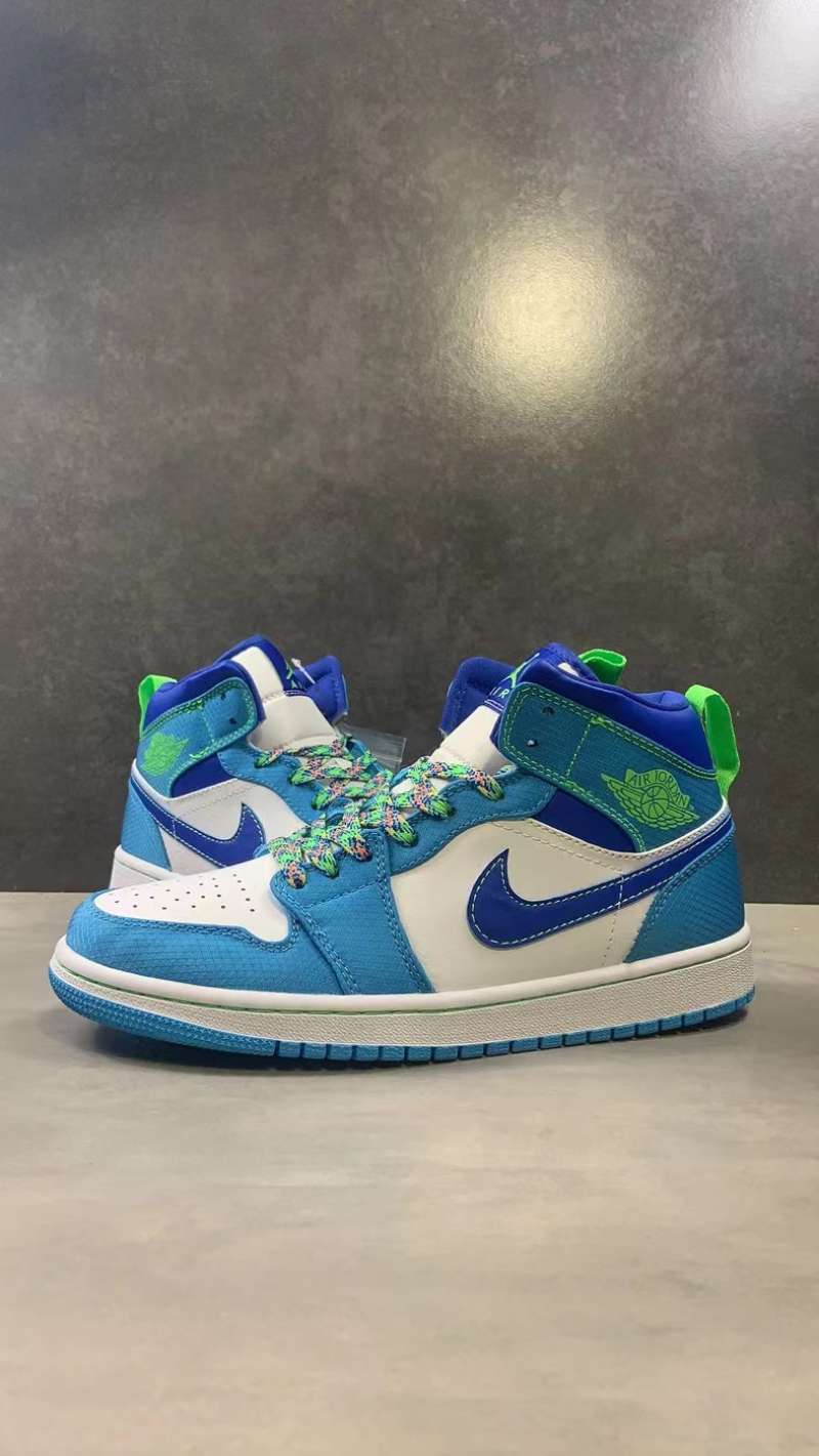 NIKE AIR JORDAN AJ1 mid 